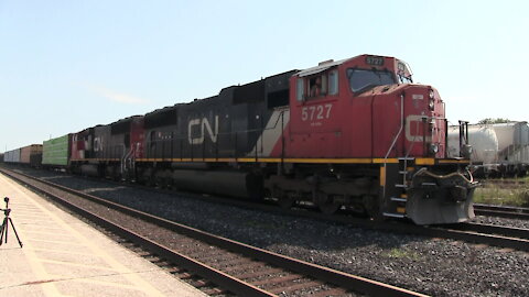 Train 485 CN 5727 & CN 5606 Engines Manifest Train Westbound In Ontario