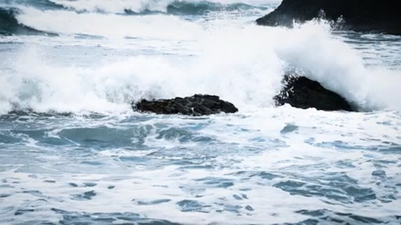 Coast Guard Rescues Man From Water Near Newport, Oregon