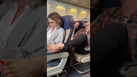 Rude guy on plane gets INSTANT KARMA!!