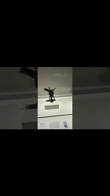 가글자가있는세발술잔