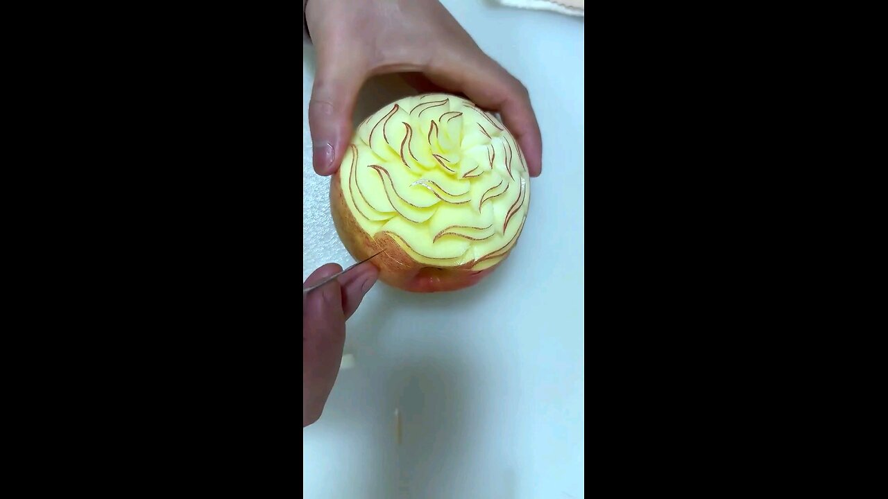 Apple carving #shortvideo