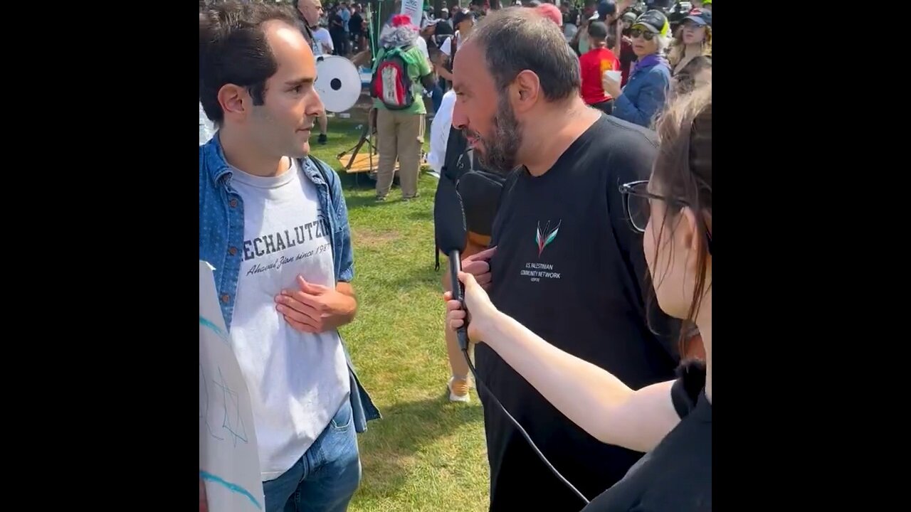 Anti-Israel Protester Confronts Jewish Counter-Protester, Calling Their Side 'Pig, Racist Zionists'