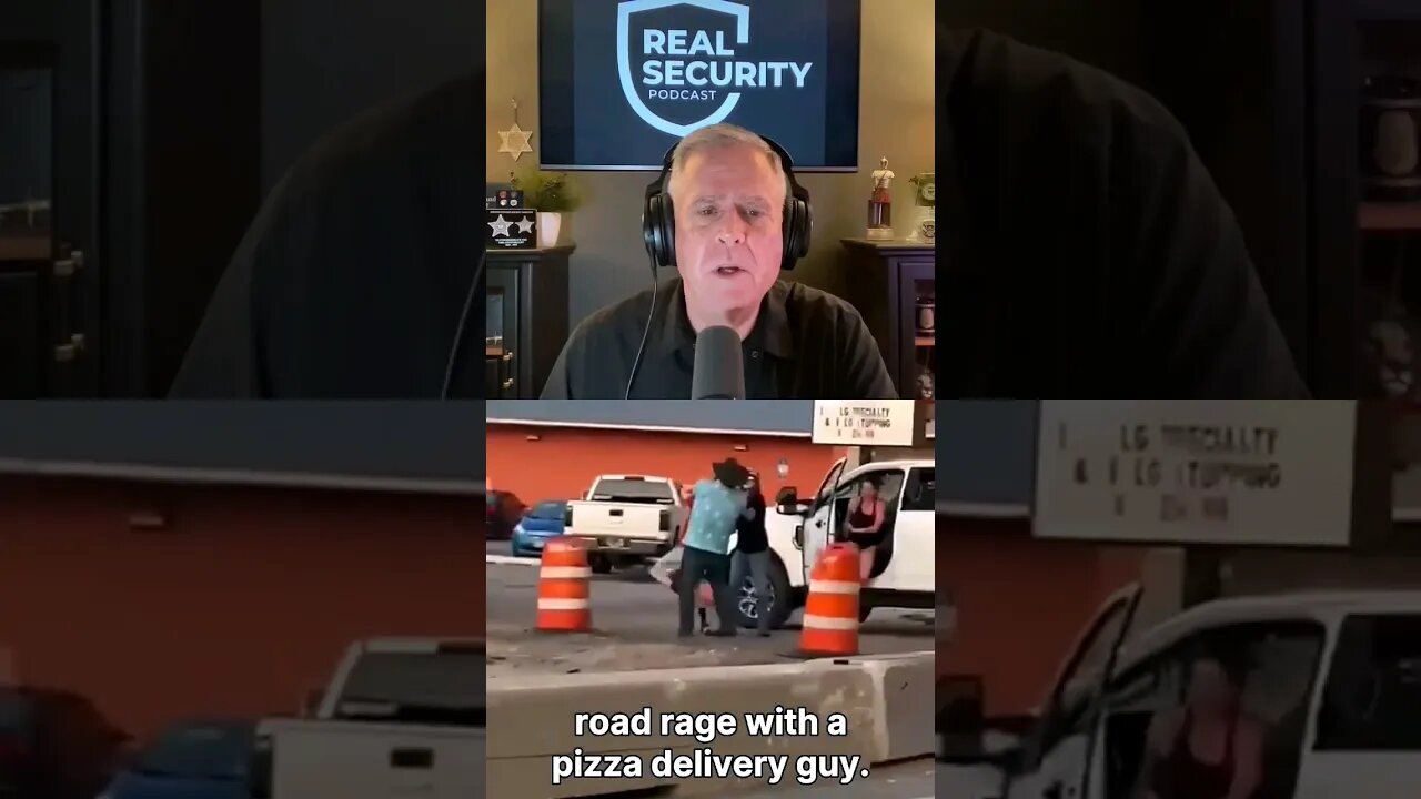 A man gets into a road rage with a pizza delivery guy. #roadrage