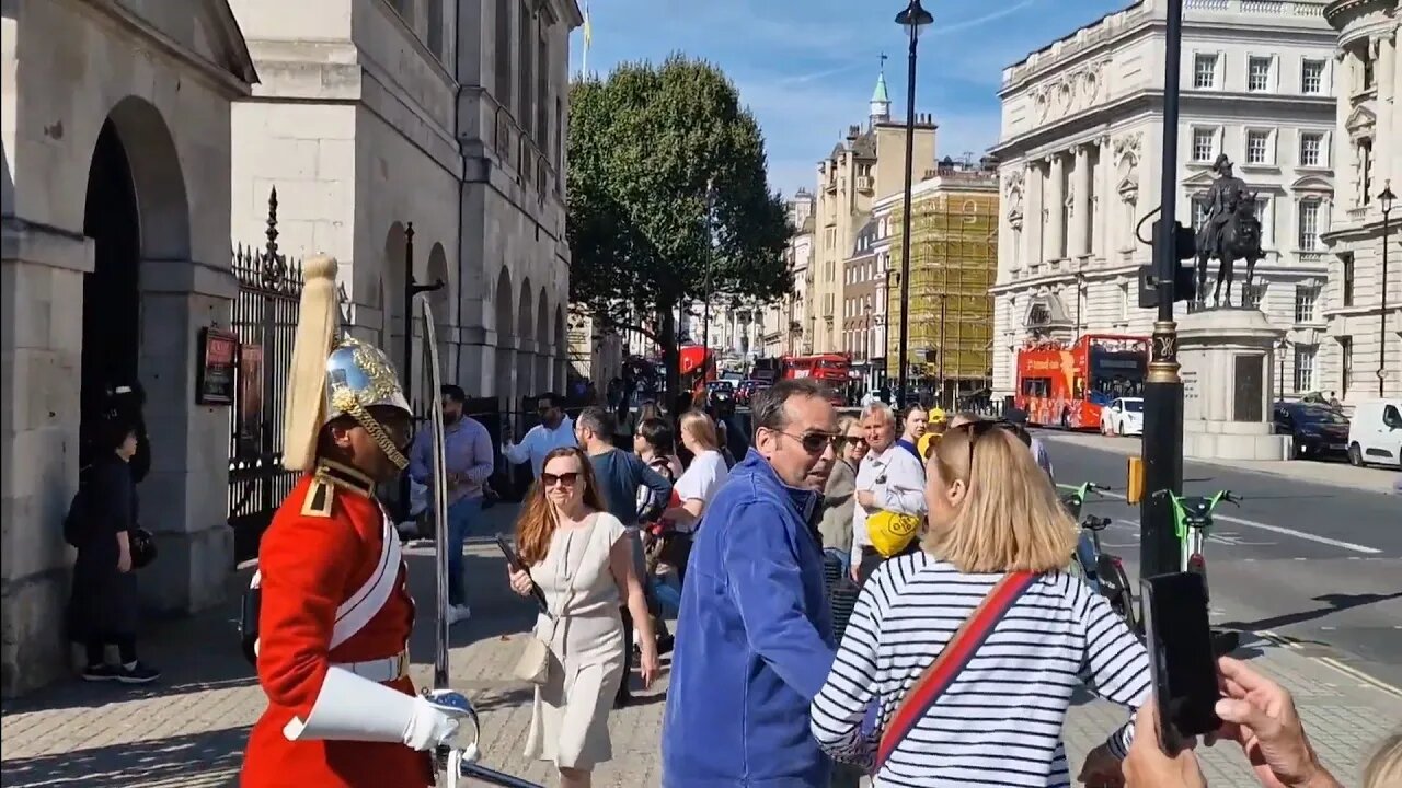 The both jump make way #horseguardsparade