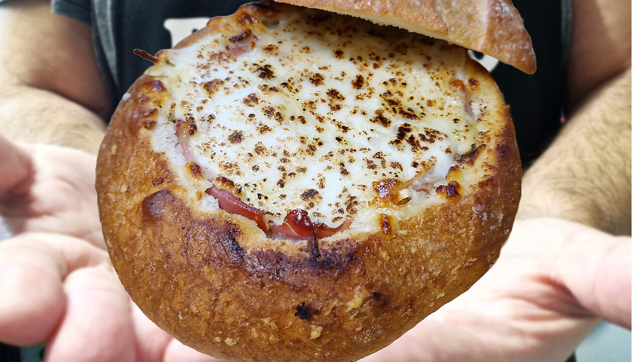 Easy & Tasty: Stuffed Bread with Pancetta & Chorizo