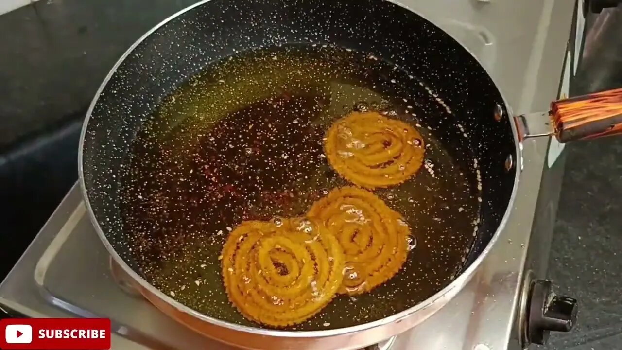 Chawal Ke Aatte Ki Chakli l #chakli #chaklibhajani #easychakli #trending