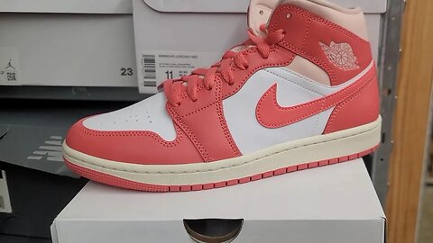 Jordan 1 Mid Strawberries and Cream (Wmns)