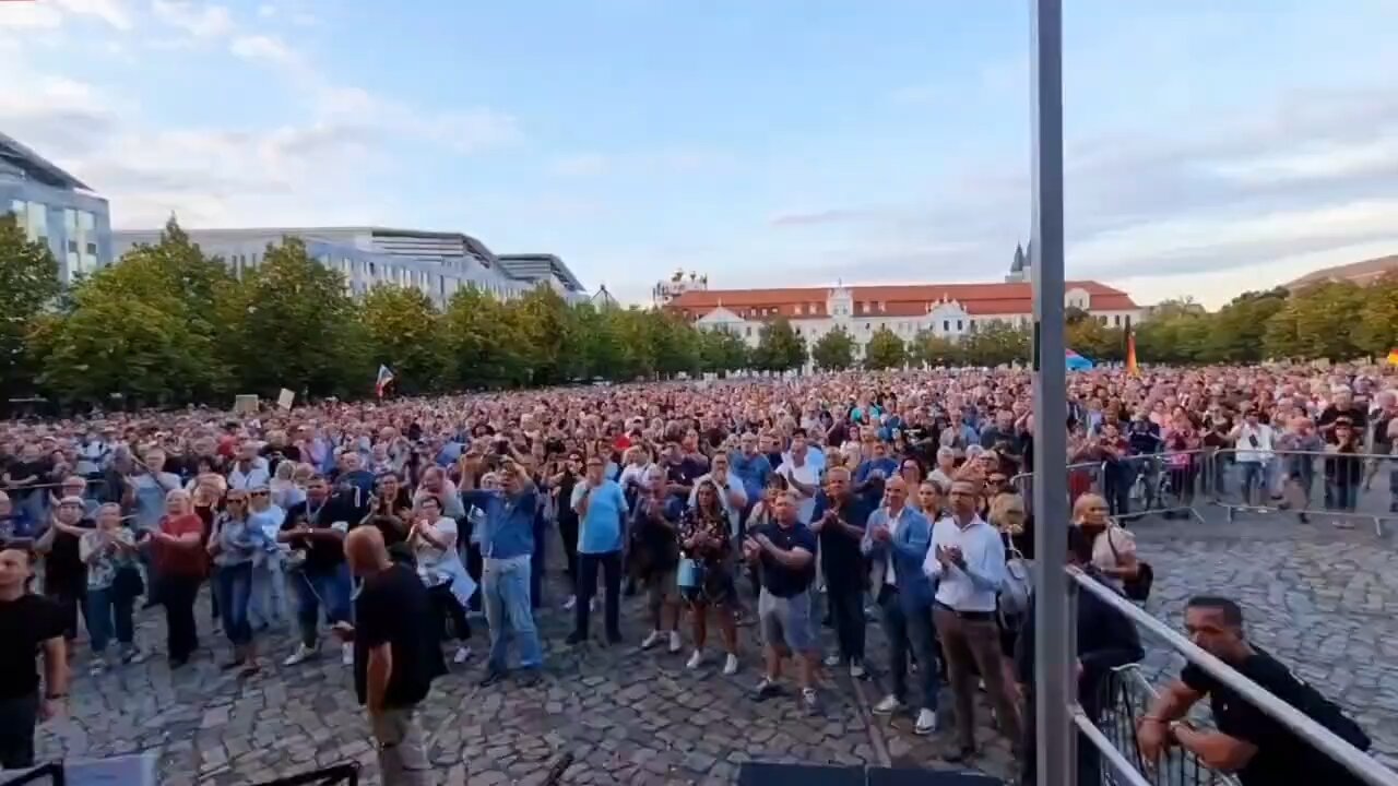 Thousands of people in Germany oppose against Russia sanctions