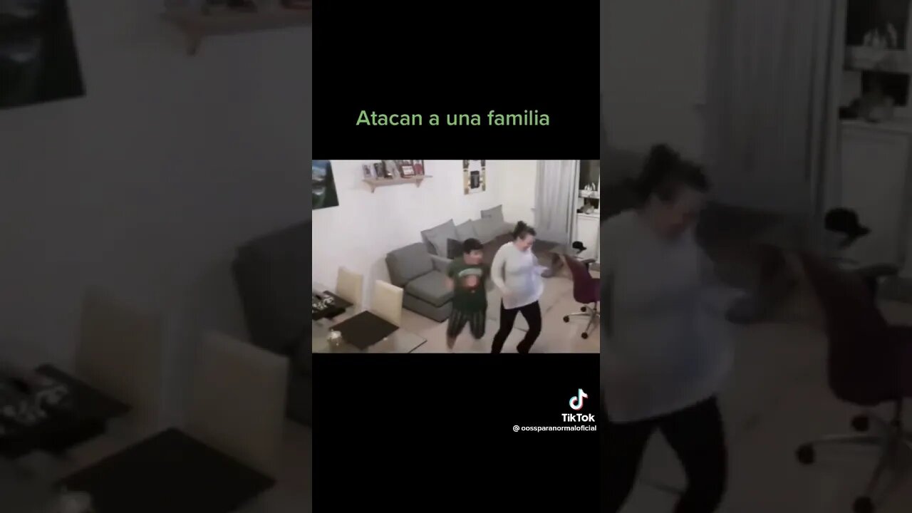 Atacan a una familia