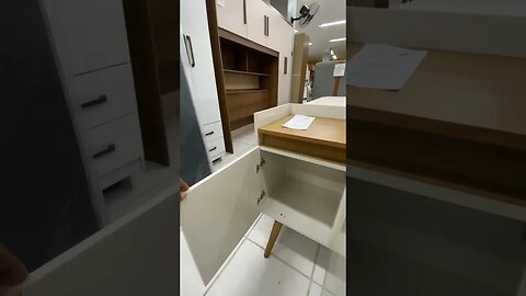 Com 3 portas e um design incrível o buffet Gold é a opção ideal para embelezar sua casa e organizar.