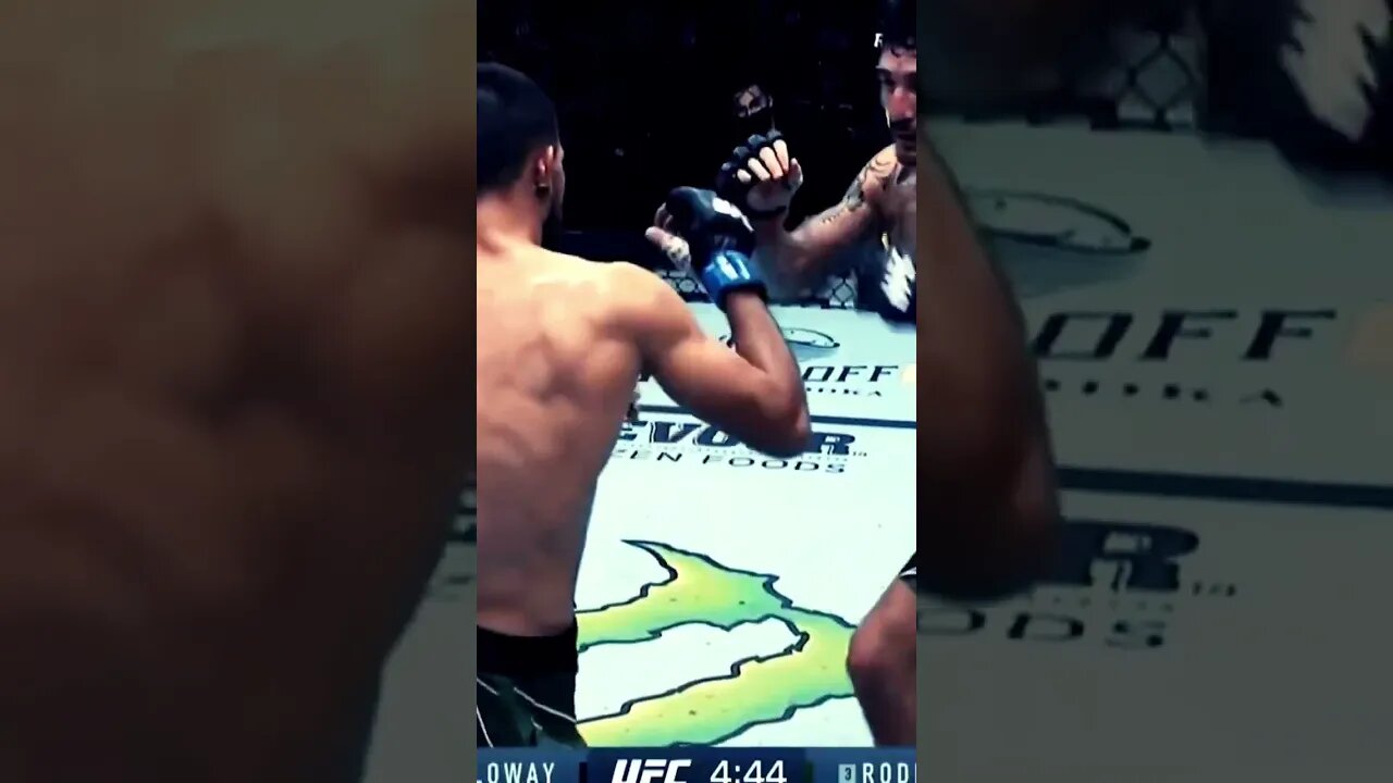 Max Holloway Barely Landing On Yair Rodriguez, slipper mofo #ufc #mmatv #mma #shorts