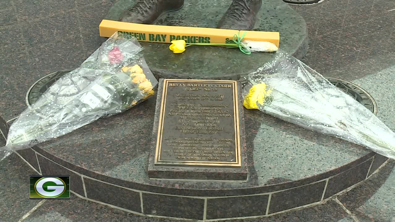 Packers fans pay tribute to Bart Starr