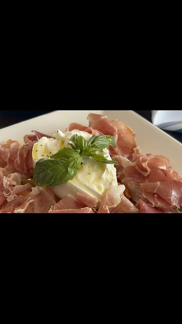 tho? #colombia #latina #baddies #baldmen #hi #unhingedwomen #goingout #dinner #girldinner