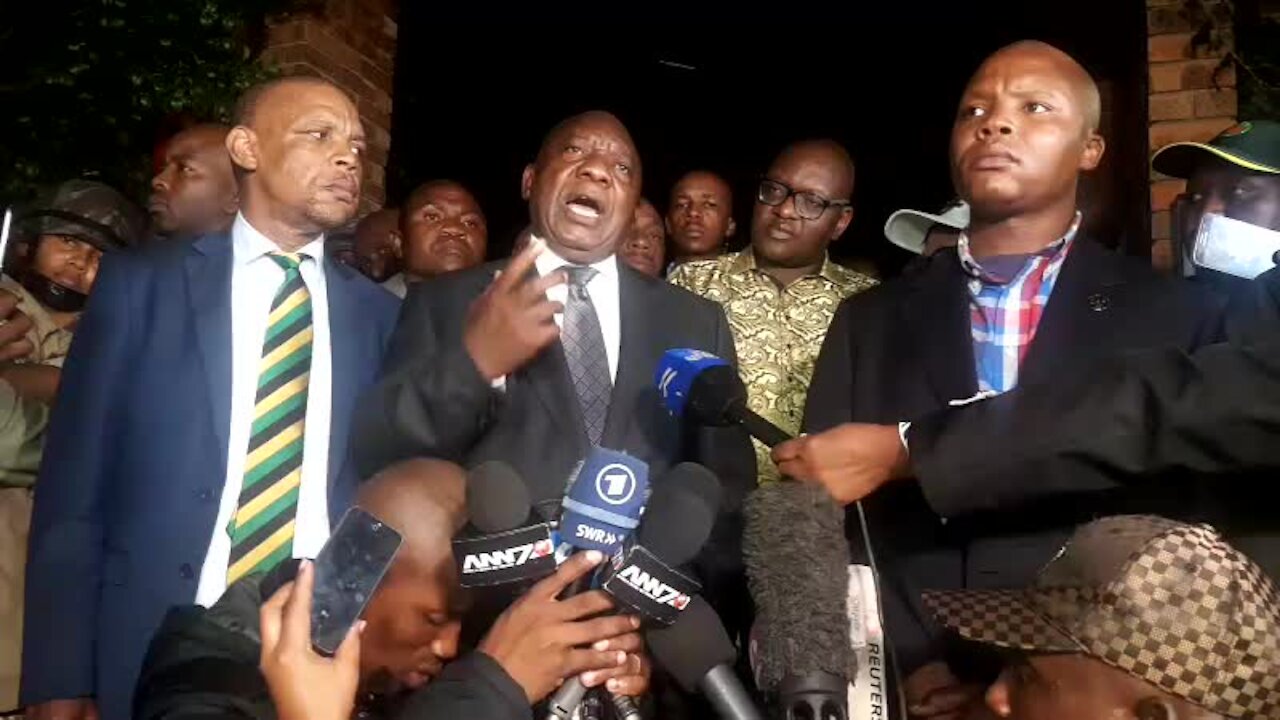 MEDIA: SA President Cyril Ramaphosa outside Winnie Madikizela-Mandela's home in Soweto (Xx5)