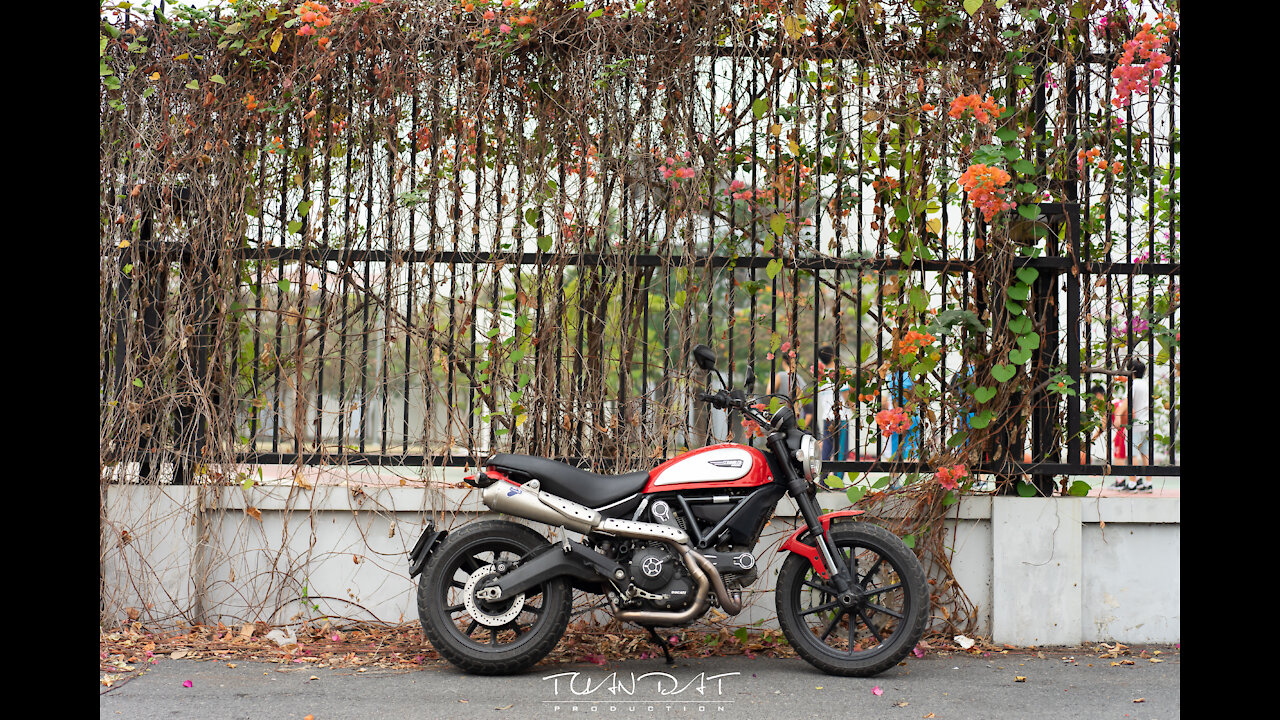Start a weekend with Ducati scrambler