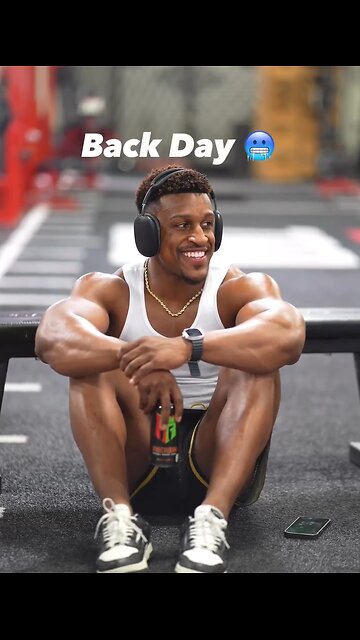 Power Up Your Back: Comprehensive Dumbbell and Lat Workout