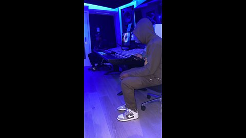 Wizz Havinn Recording - “MESSY” (In Studio)