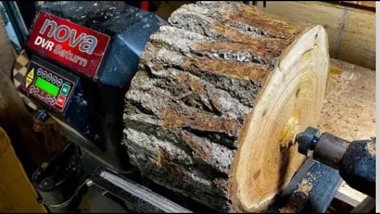 Tournage sur bois - buche et électricité