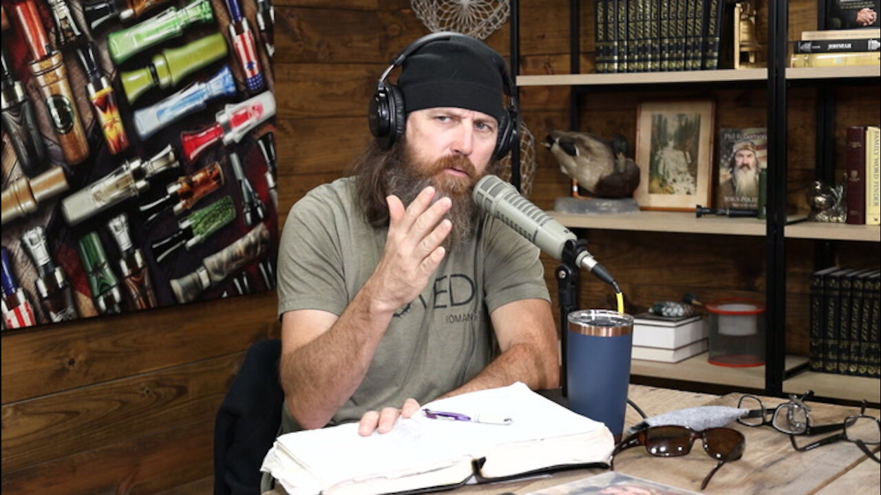 Jase's First 'Duck Dynasty' Meeting, Warning Labels on Westerns & a Truly Embarrassing Rebuke | Ep 240