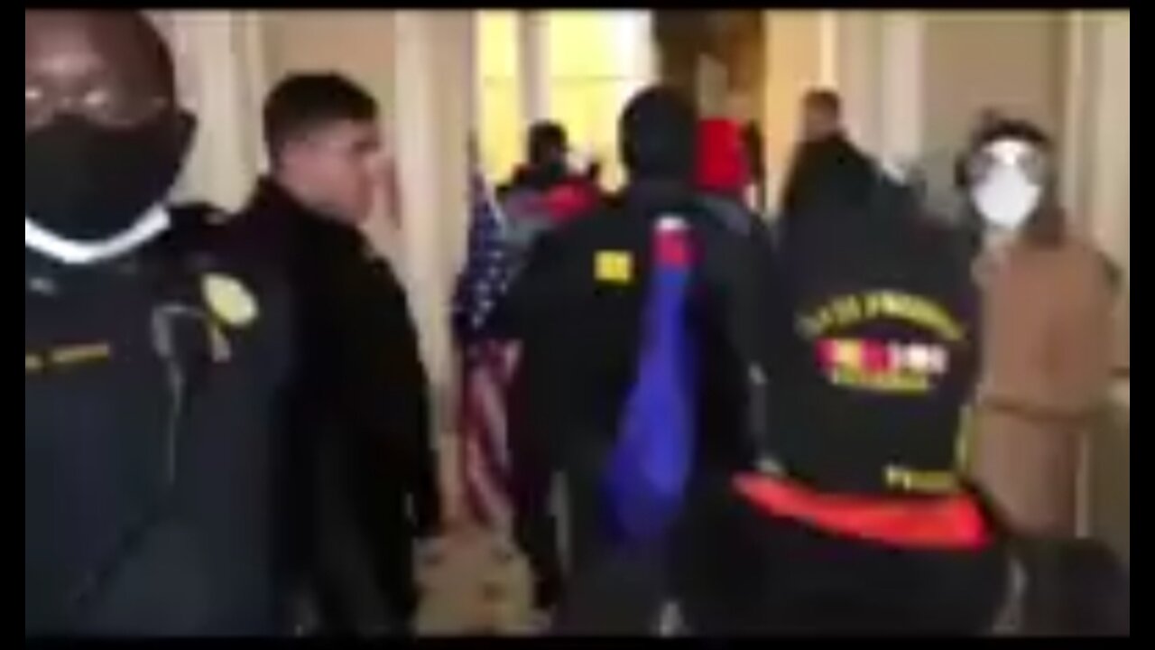 Police let Rioters enter the Capitol