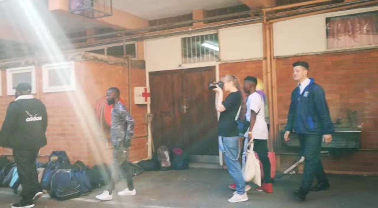 SOUTH AFRICA -Durban - Shekhinah visit Durban schools (Videos) (DVX)