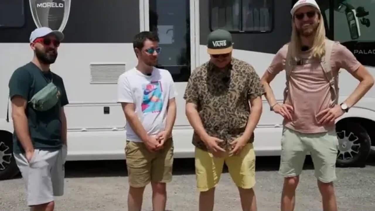 24H DANS UN CAMPING CAR DE LUXE VS UNE CARAVANE PAS OUF % 2