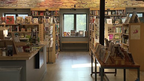 Book lovers are flocking to Visible Voice Books in Tremont for private browsing sessions, and wine