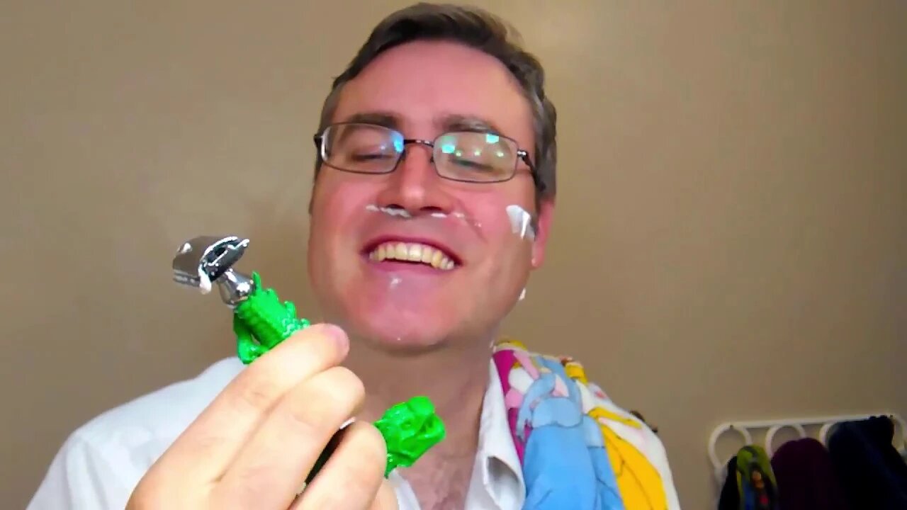 3D Printing Professor shaves with a Dragon Razor