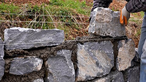 Building Stone Retaining Wall