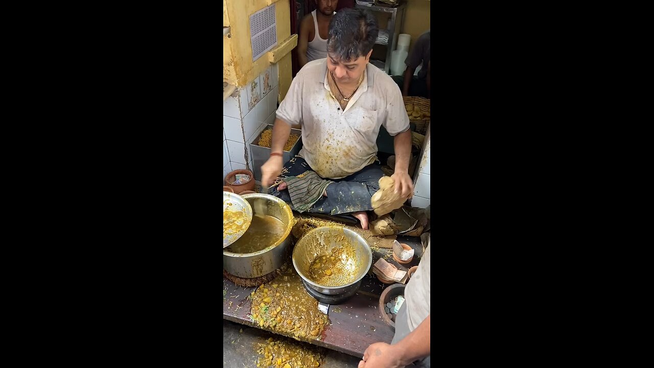 dirty club kachori in Kolkata