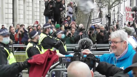 NHS STAFF HAND IN THEIR UNIFORMS #downingstreet #metpolice #nhs