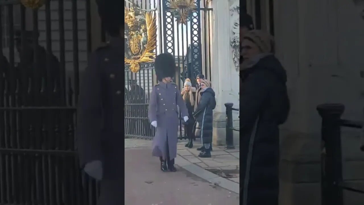 Make way #buckinghampalace