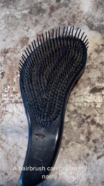 How to clean your hairbrush