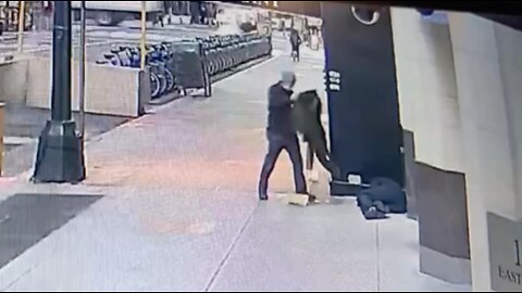 Disgusting:Good Samaritan gets robbed by man he went to help.disturbing video footage here