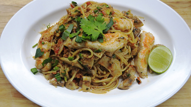 สปาเก็ตตี้ต้มยำกุ้งสูตรมังสวิรัติ spaghetti tom-yam vegan