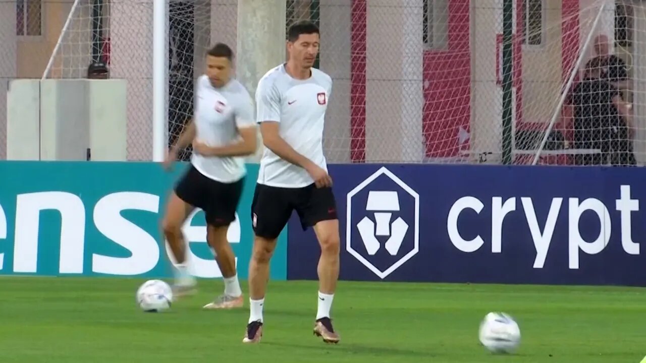 Lewandowski trains as Poland prepare for Round of 16 France match