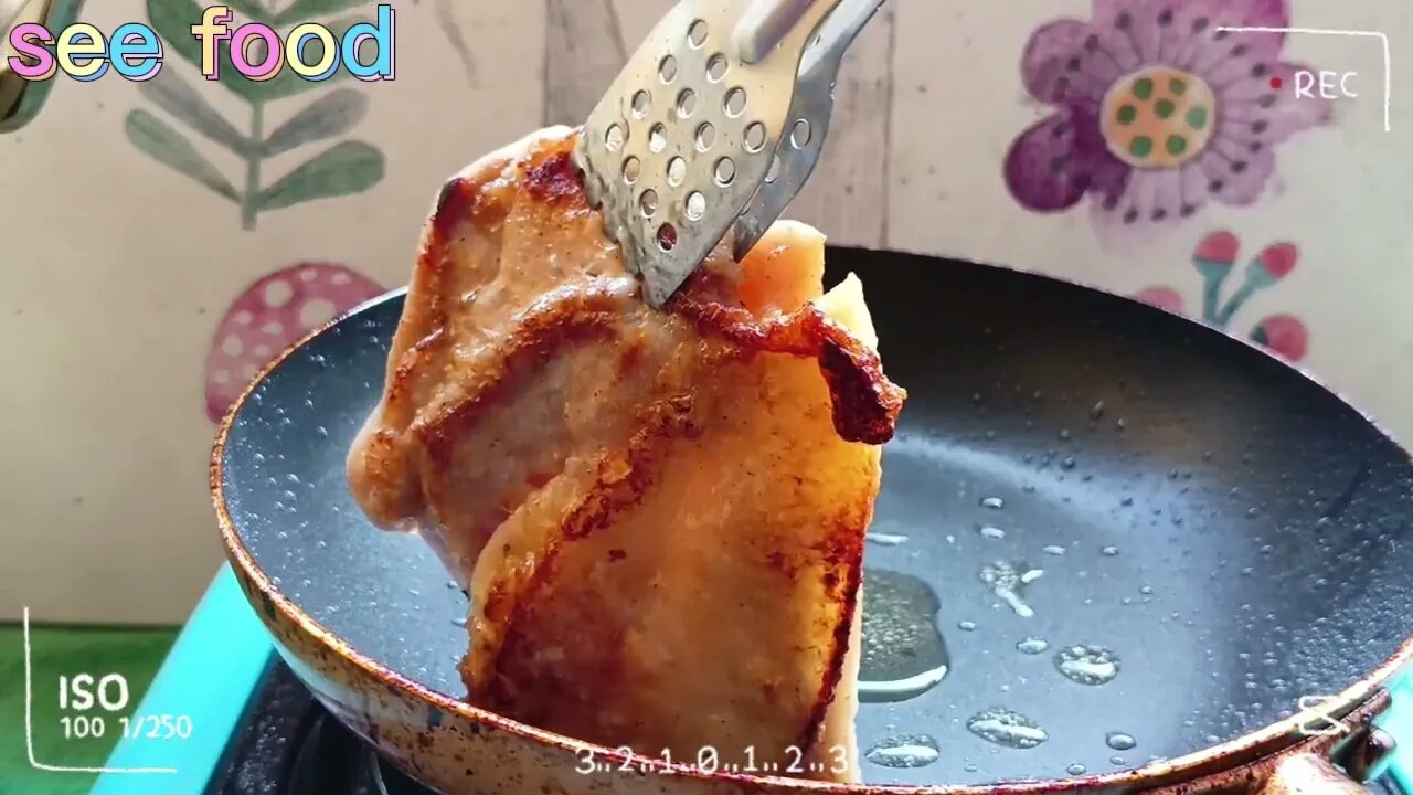 用雞湯塊煮麵疙瘩 配上素瓜仔肉 簡單的一餐