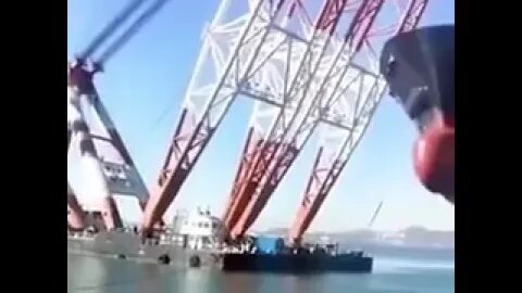 The world's largest floating crane Hyundai 10000 carrying a giant ship