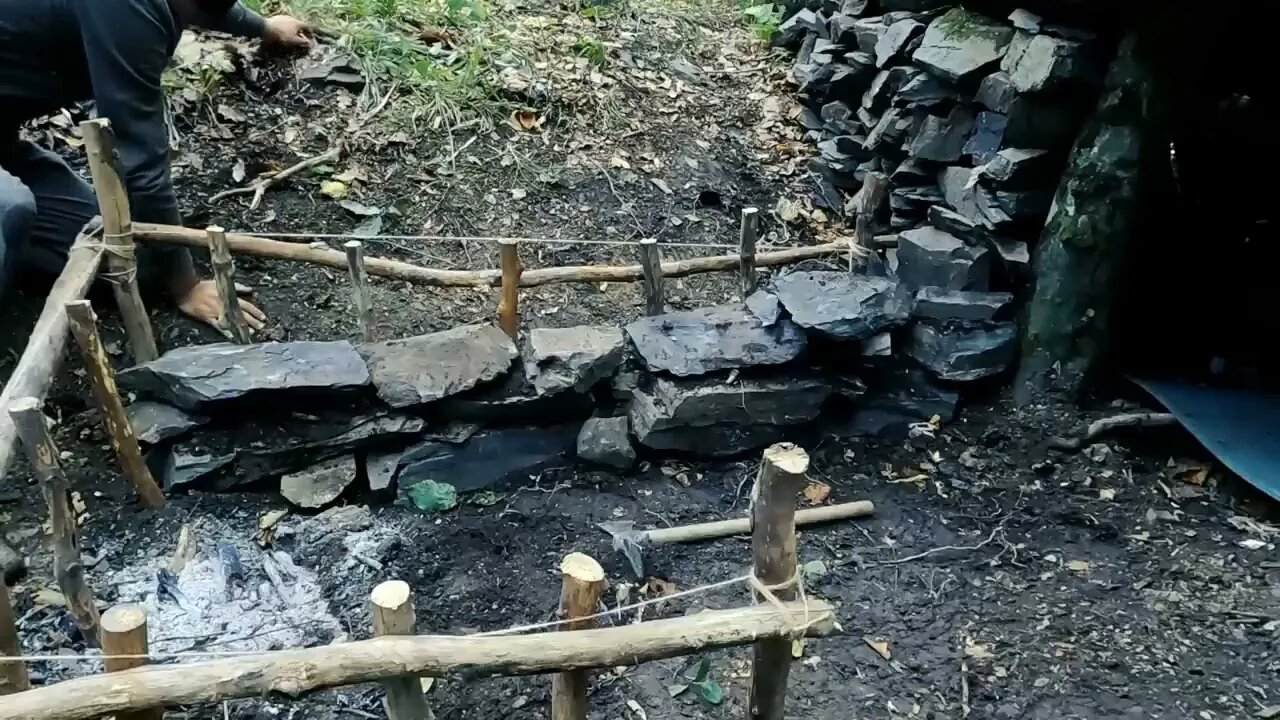 Camping, building wood and rock forest houses and fireplaces, quail cooking - survival, DIY $$ 16