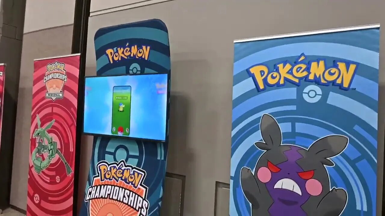 Walking Around the Arlington Texas Pokemon Regional Championships Room | Pokemon TCG