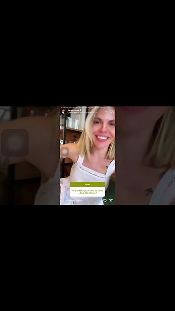 Lara toma remédio para sair da cama | Lara Nesteruk