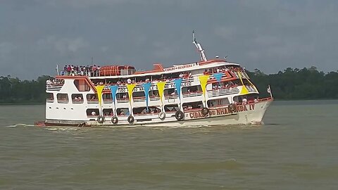 Um passeio fluvial pela orla de Belém do Pará no Círio 2023 V