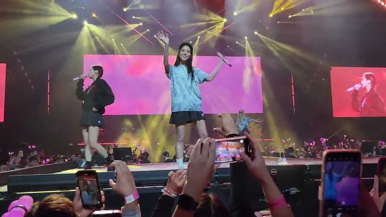 BlackPink in Houston 1st show song Stay