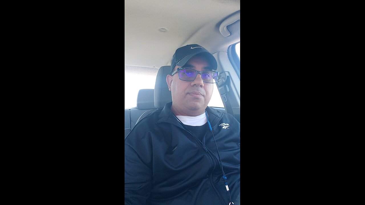 UAW Auto Union Guy pulls a Hulk Hogan.