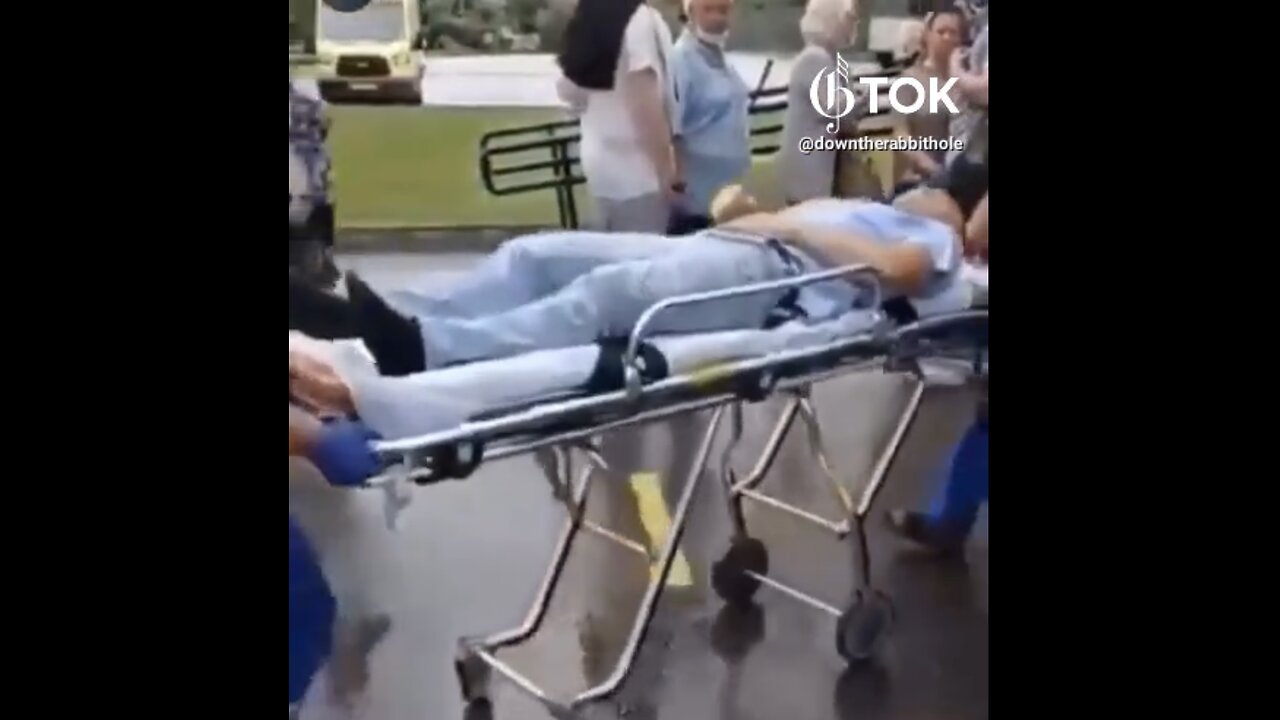 MAN FELL SICK WHEN VACCINATED🦠🔬🐍🧪💉🚷🚑 WITH THE POISON CLOT SHOT☢️🦠🔬💉🛗💫