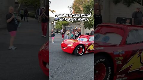 Lightning McQueen makes his way into Radiator Springs at California Adventure #carsland #dca