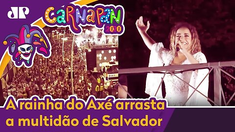 Daniela Mercury puxa o trio Pipoca da Rainha pelas ruas de Salvador