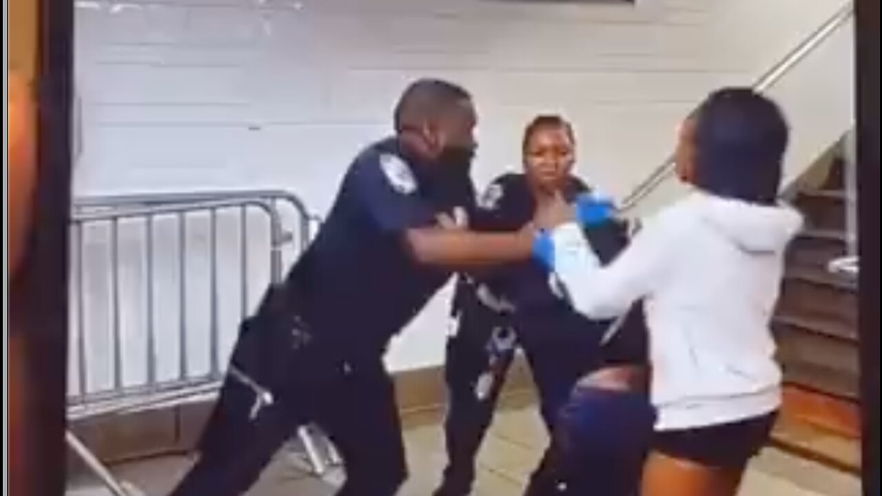 Youths Brazenly Brawling with NYPD Officers.