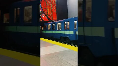 Stunning older metro #viralvideo #montreal