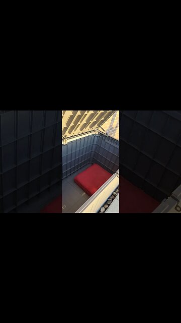 Very Nice East Oak Deck Box